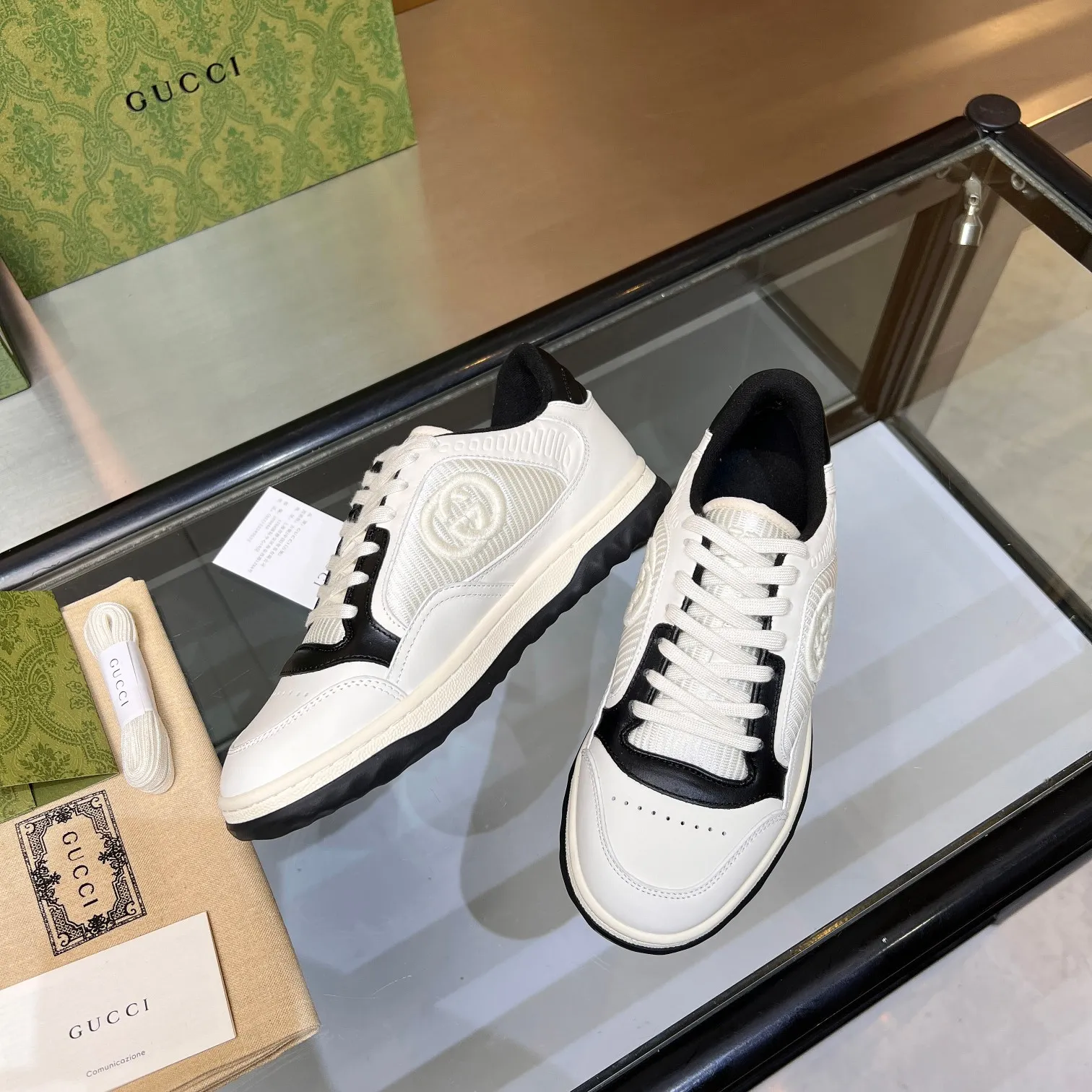 👟👟Ex-factory price 520👟👟 Top version, full styling effect, instant sales of the common practice of soft treading in the market, 💣💣💣Gucci2023 early spring Gucci G home latest hot style MAC80 sports shoes couple style casual retro distressed dirty shoes small dirty shoes small white shoes🌸🌸🌸 original purchase and development Production Gucci MAC80 new hot-selling series. The exquisite and compact interlocking double G logo romantically interprets the aesthetic concept of this series. Made of off-white leather, ▪️Material: original customized imported first-layer cowhide ▪️Inner lining: original customized imported breathable mesh ▪️Outsole: original molded two-color TPU outsole ▪️Sole thickness: 3CM ▪️Size: women's 35-40 / men's 39-45